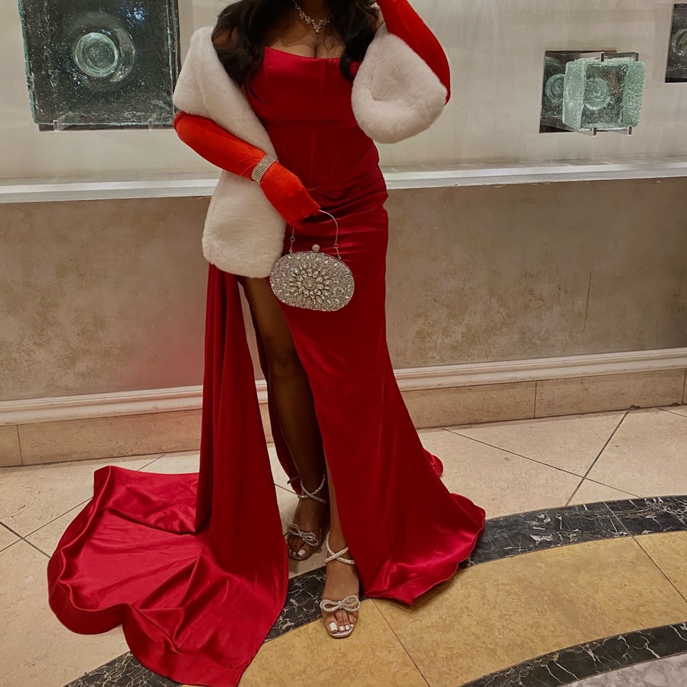 BEAUTIFUL RUBY RED PORTIA AND SCARLETT PROM DRESS, Size 14